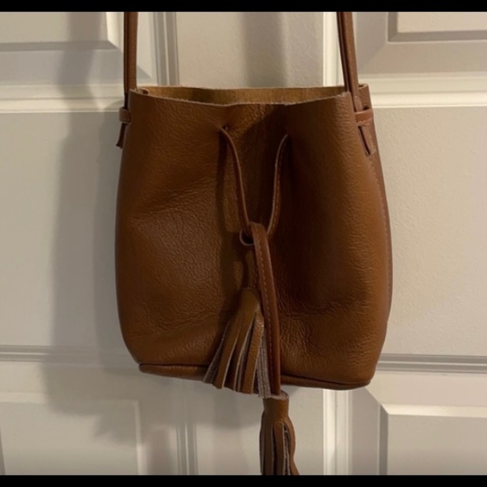 NWOT Shaffer Los Angeles Greta Mini Leather cross body bucket bag